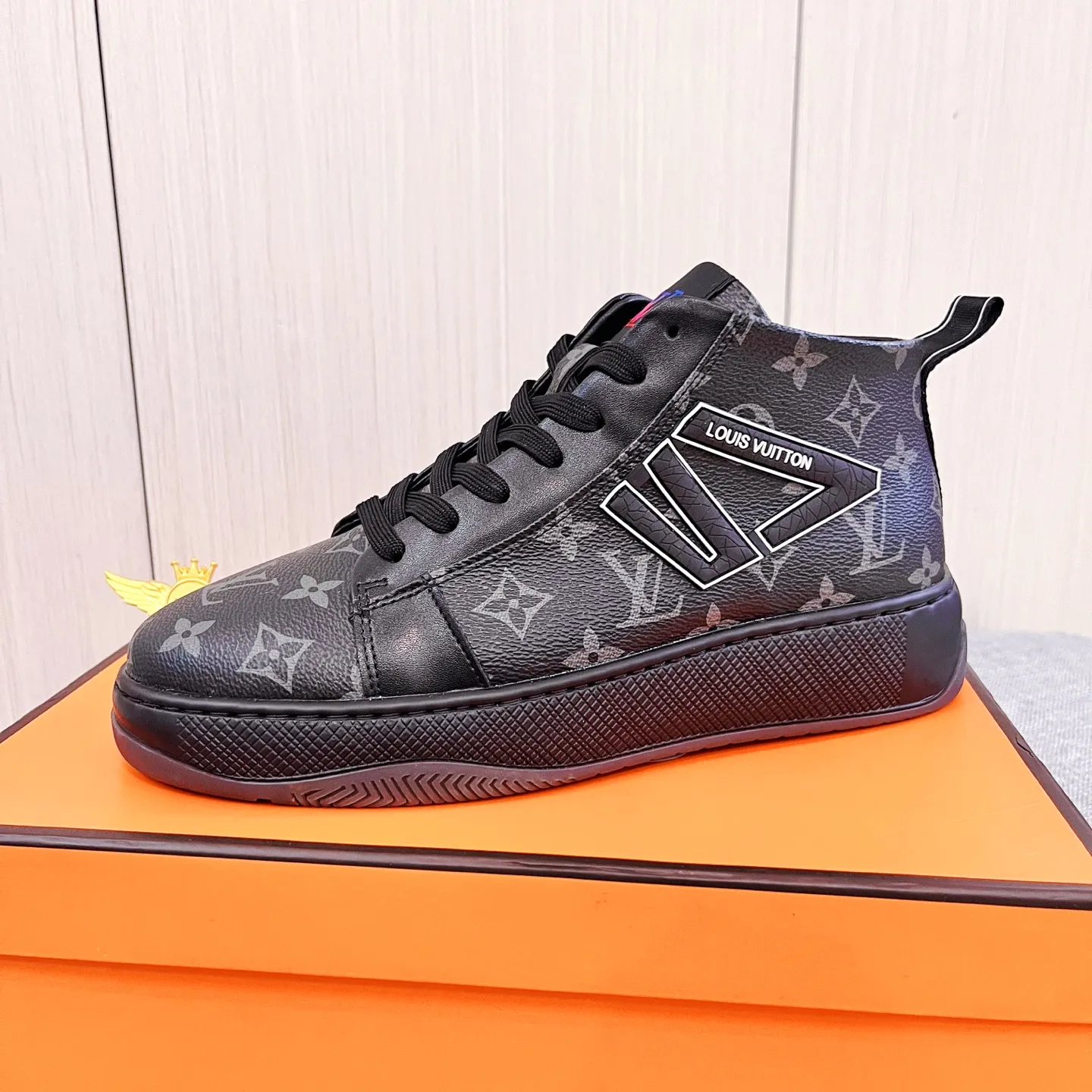 Men's shoes 💰 460 men's shoes 💰 [ LV ] 🔥 Louis Vuitton, high-end men's shoes brand official website 1:1 latest masterpiece: uppers are made of Italian imported first-layer cowhide with comfortable and breathable lining ➕ original non-slip and wear-resistant outsole 🔥, making walking more convenient and comfortable! An exclusive new model, a stunning work, a beautiful 1:1 replica [color] compared to the official quality! Create a fashionable personality to set off your uniqueness! A must-have for trendy men! Classic 🔥Size: 38-44 Color: 🔥 3⃣️colors available🔥.